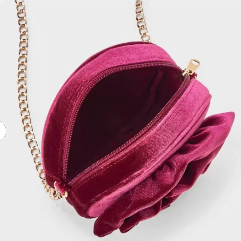 Cat & Jack‎ Girls' Velvet Crossbody Bag Red